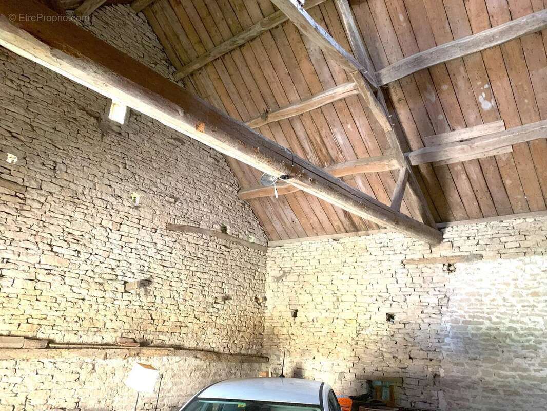Maison de village en pierres avec grange - photo 12