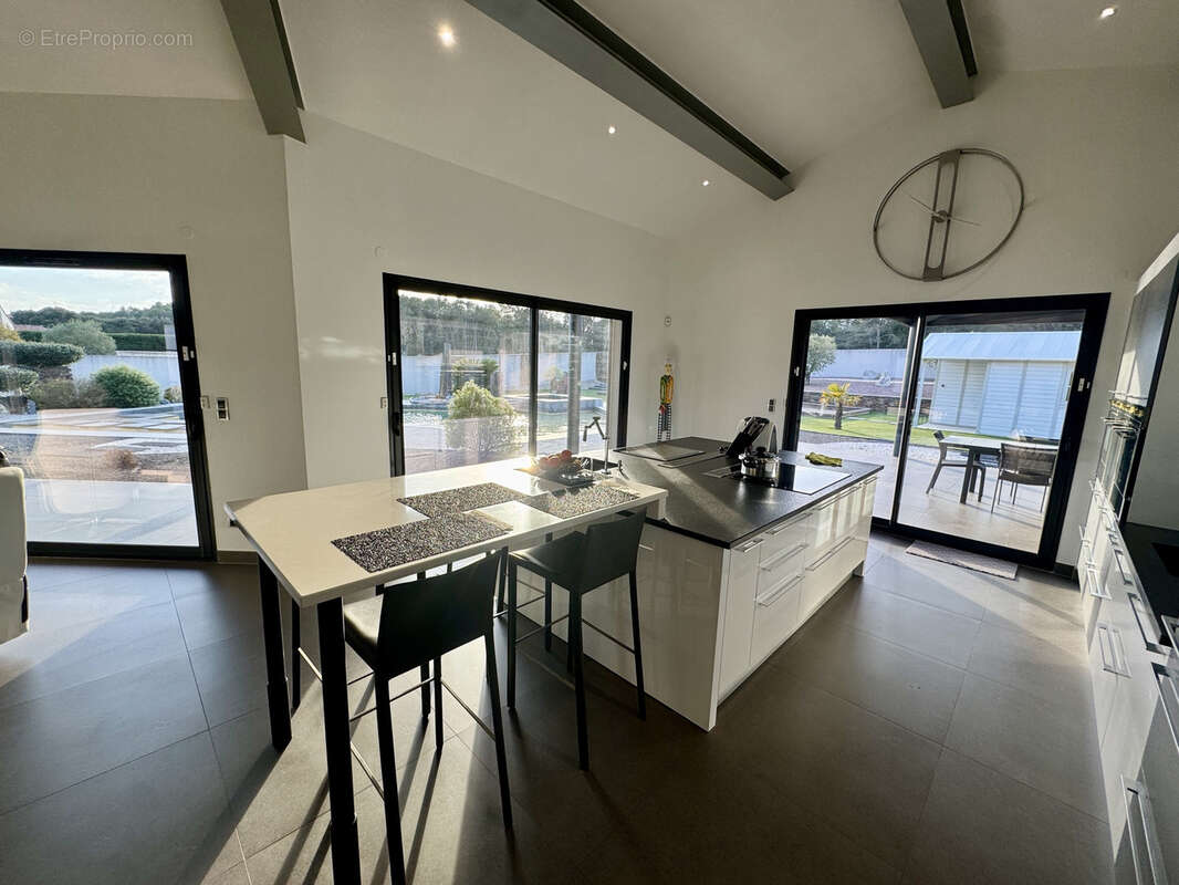 Maison à SAINTE-CECILE-LES-VIGNES