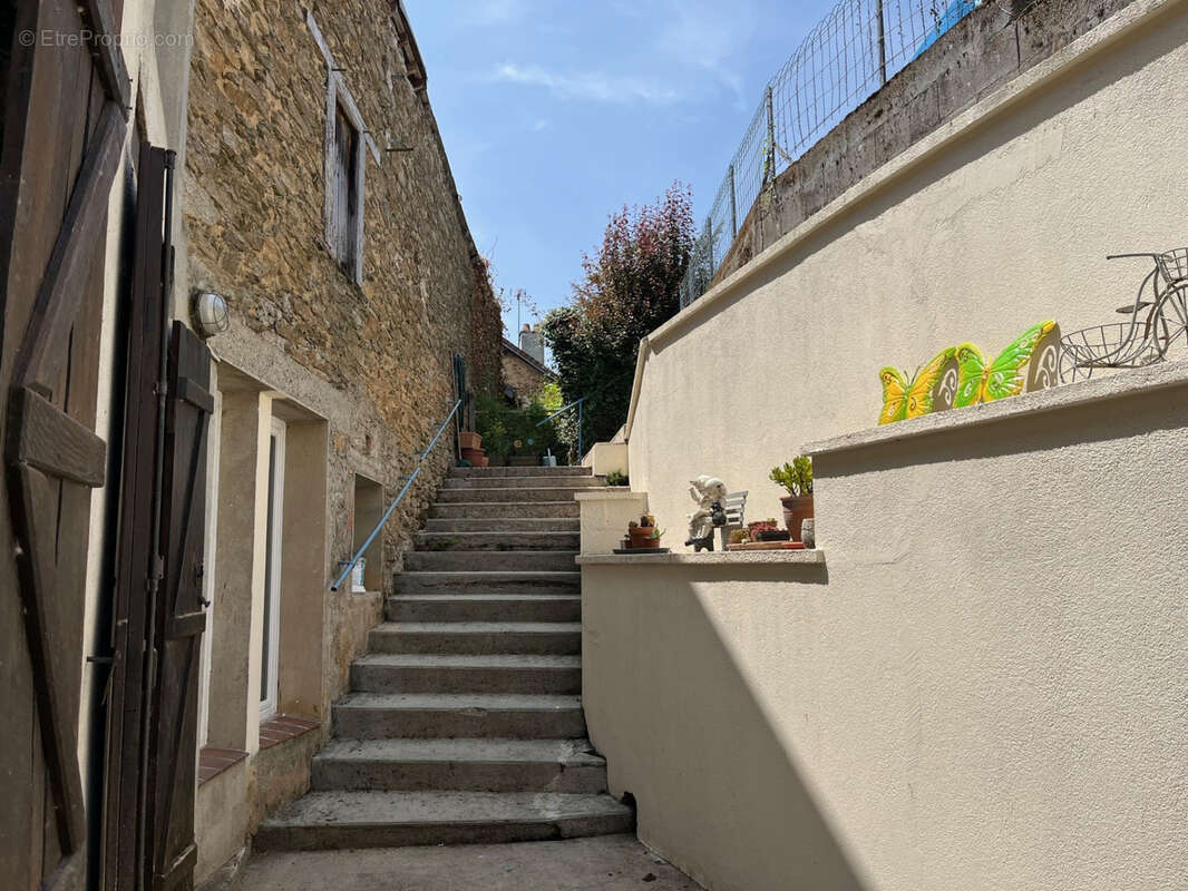 Maison à COUSSAC-BONNEVAL