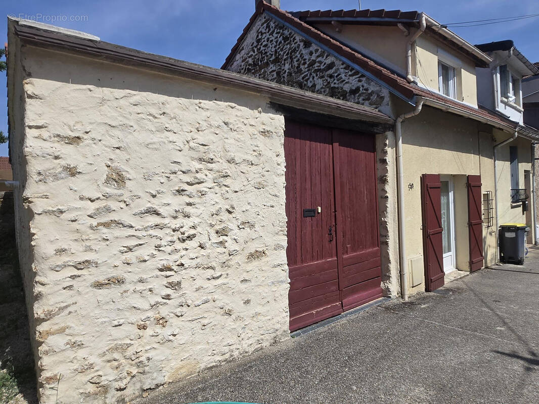 Maison à BOUSSY-SAINT-ANTOINE