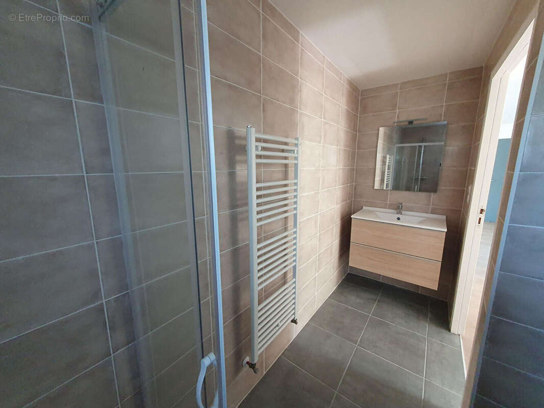 Appartement à DONVILLE-LES-BAINS