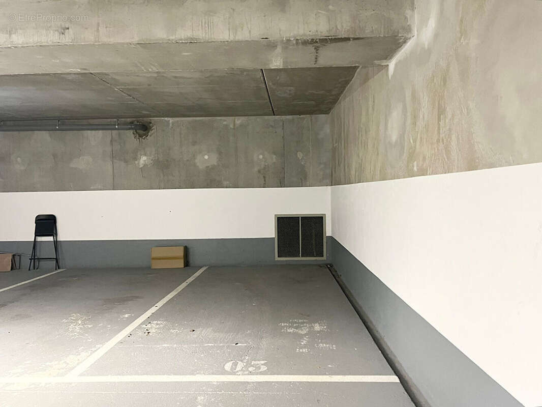 Vanves Centre Mairie  Parking en sous-sol sécurisé - photo 2