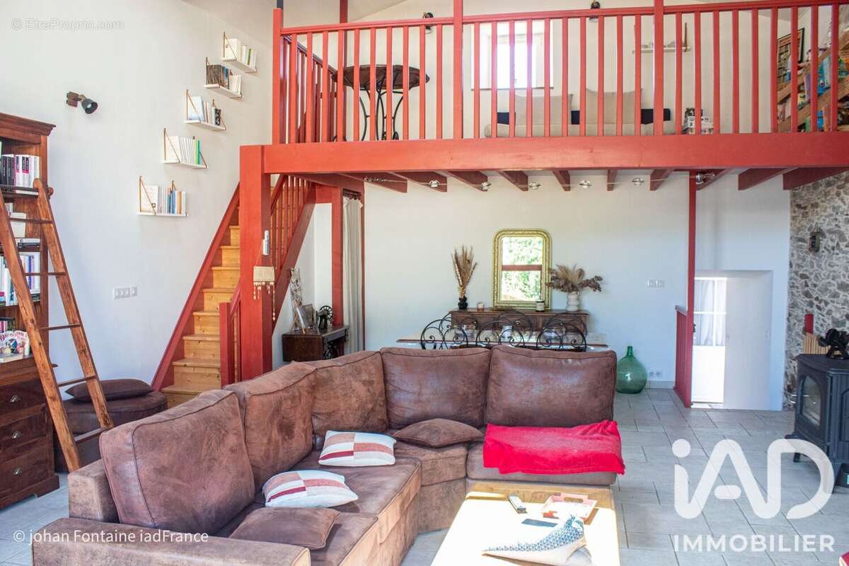 Maison 117 m² à La Copechagniere  - photo 8