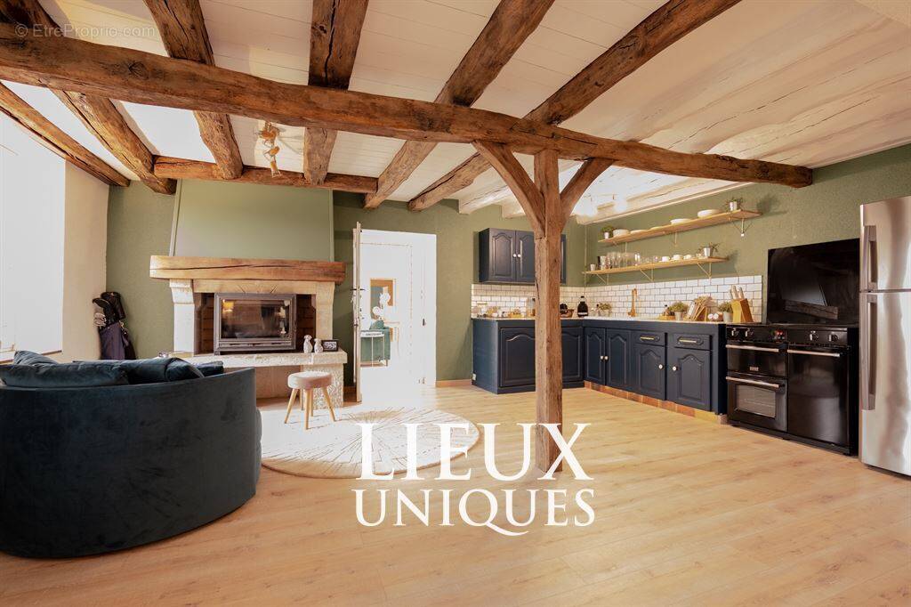 Maison à LA CHAPELLE-SAINT-MARTIN-EN-PLAINE