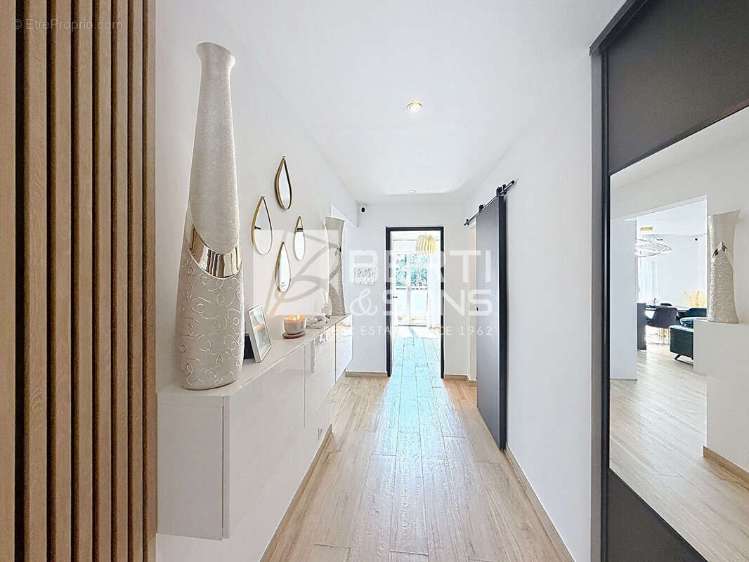 Appartement à MANDELIEU-LA-NAPOULE