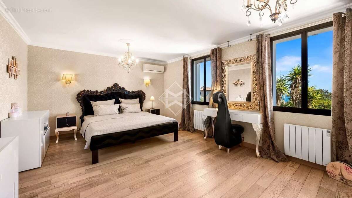 Maison à VILLENEUVE-LOUBET