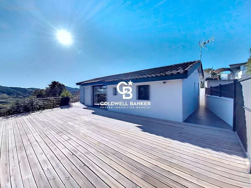 Maison à ROQUEBRUNE-SUR-ARGENS