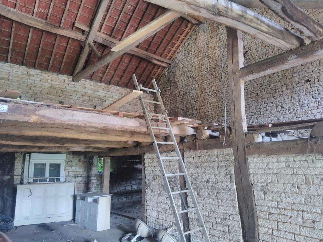 Maison à rénover avec un fort potentiel - photo 3