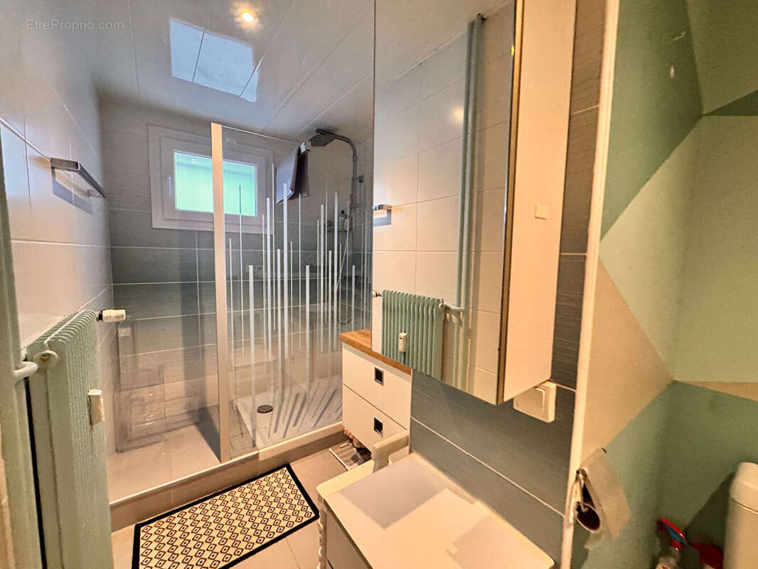 Appartement à MONTMOROT