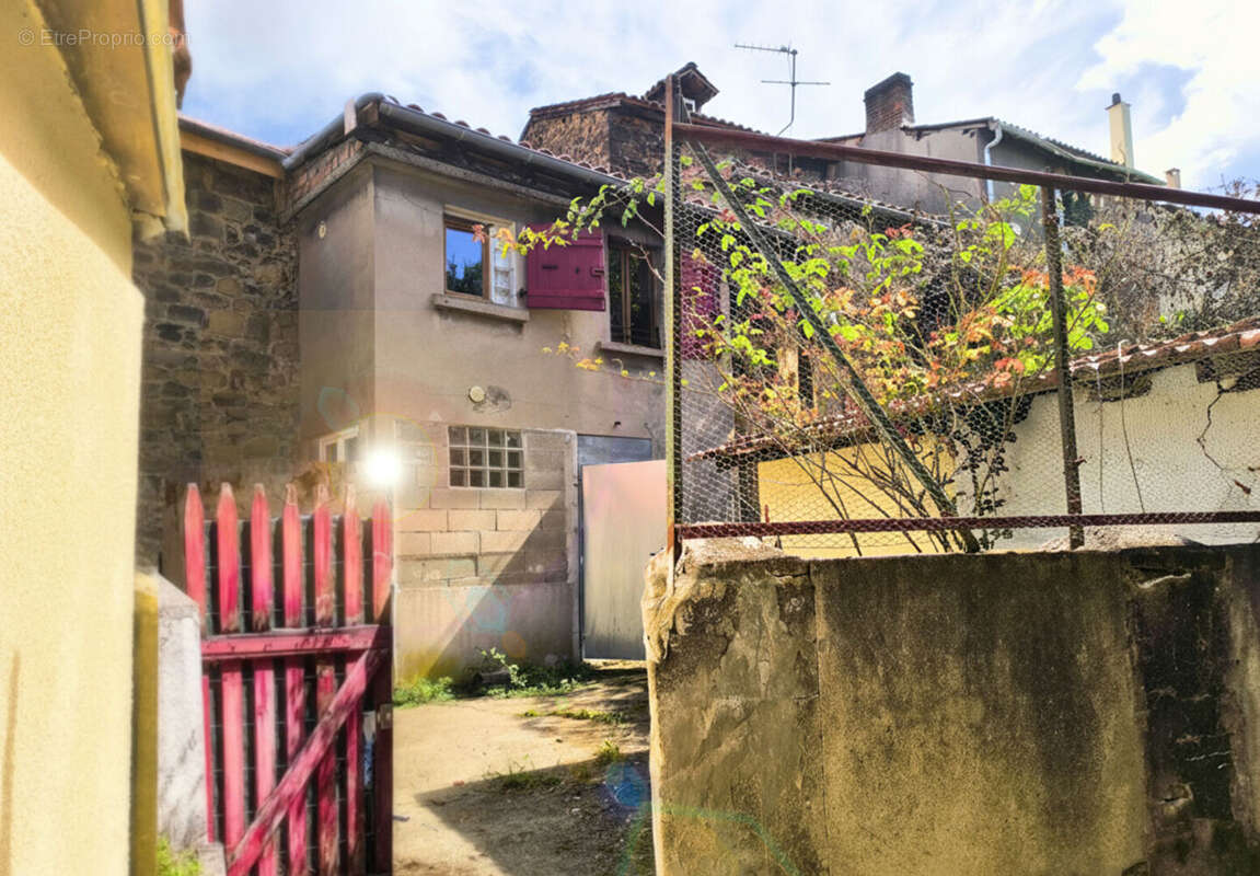 Maison à DECAZEVILLE