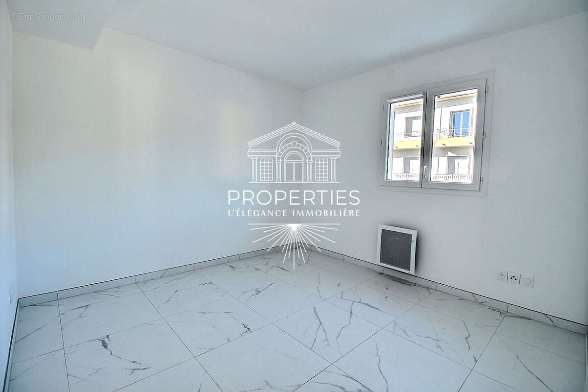 Appartement à BORMES-LES-MIMOSAS