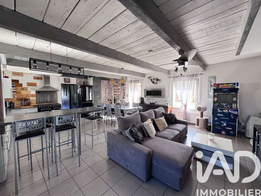 Maison 179 m² à Cadillac-En-Fronsadais  - photo 4