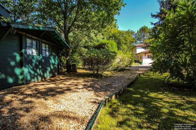 Une maison de Maître contemporaine à Candresse avec dépendances et son jardin de 2500m2 arboré - photo 32