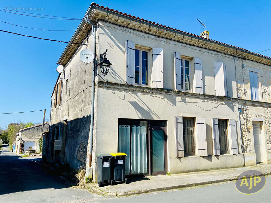 Appartement à SAINT-CHRISTOLY-MEDOC