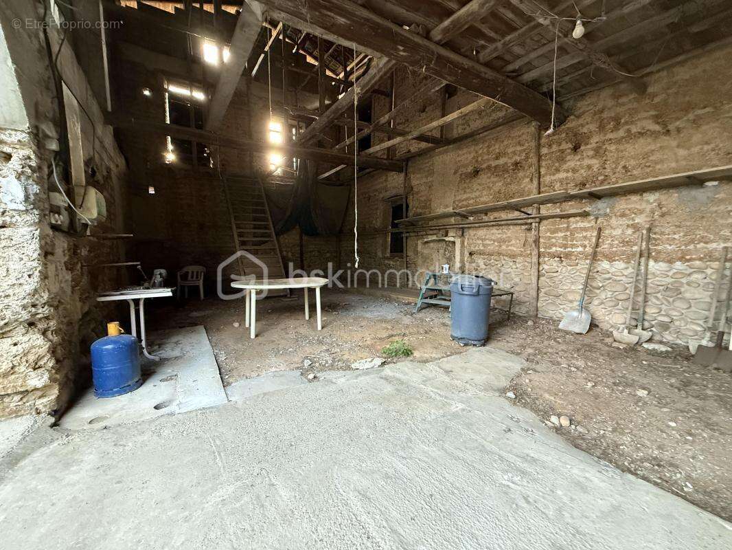 Maison à SAINT-HILAIRE-DU-ROSIER