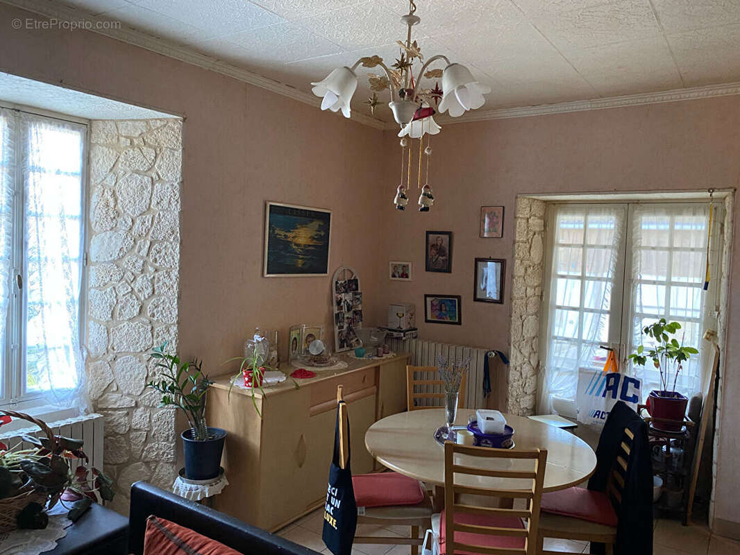 Maison à SAINT-MARTIAL-DE-NABIRAT