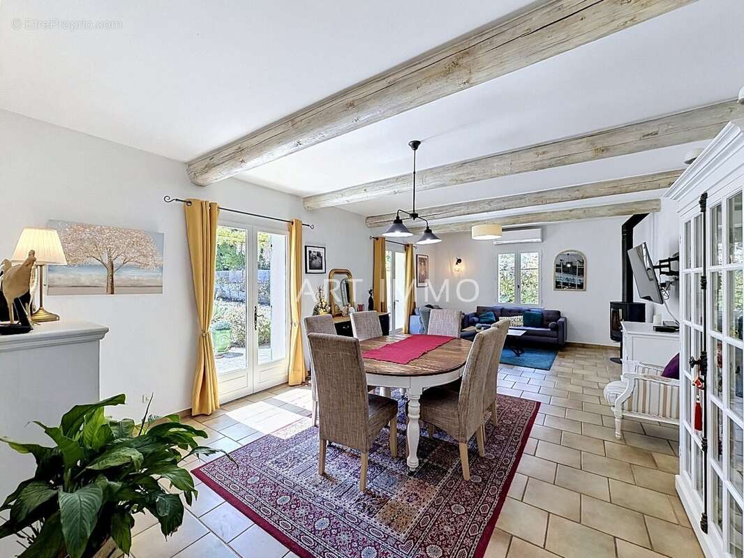 Maison à MAUBEC