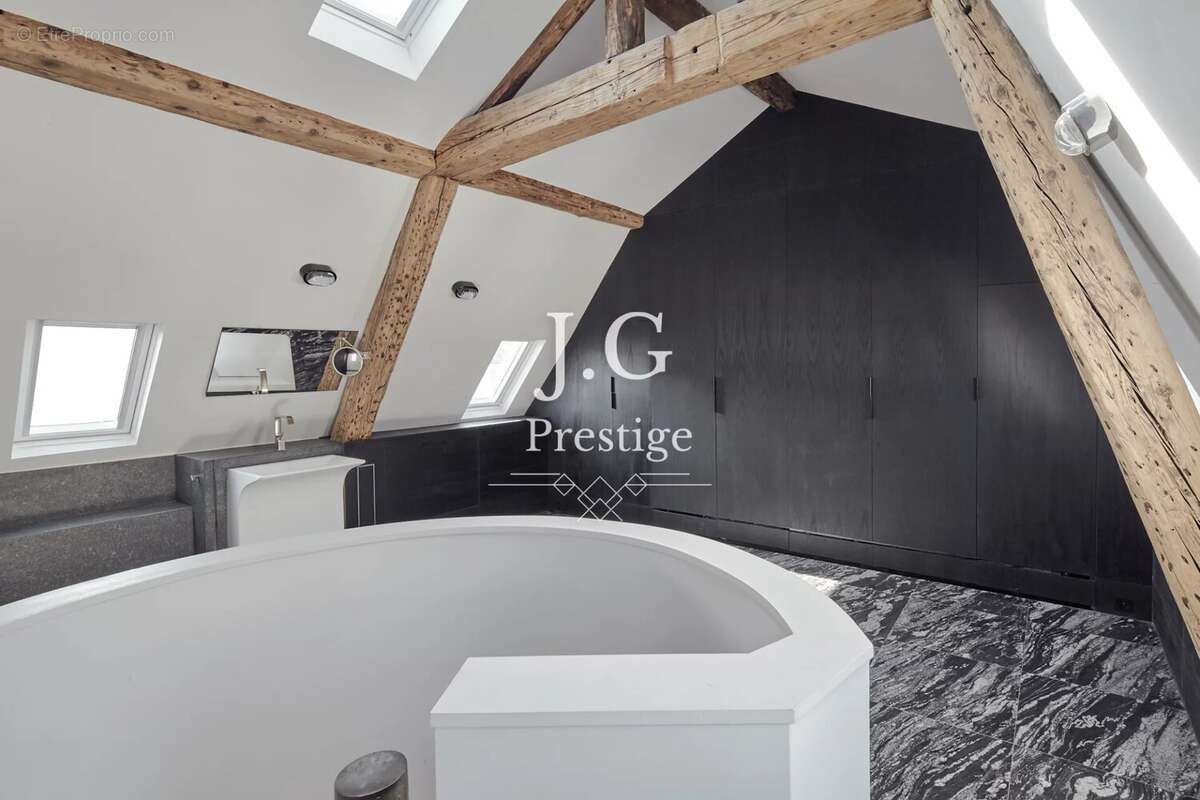 Appartement à PARIS-7E