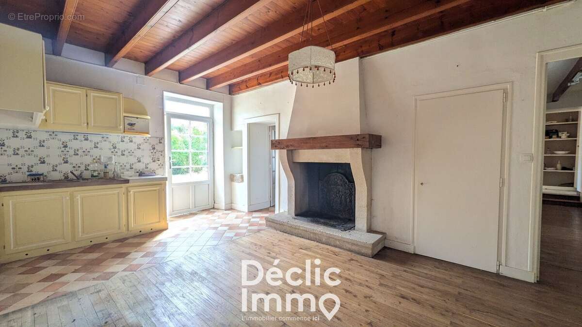 Maison à THEIL-RABIER