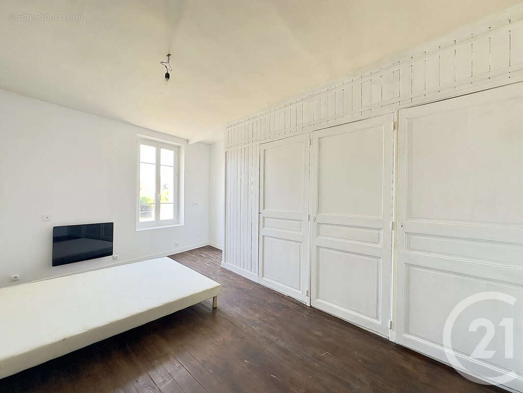 Maison à LA BAZOCHE-GOUET