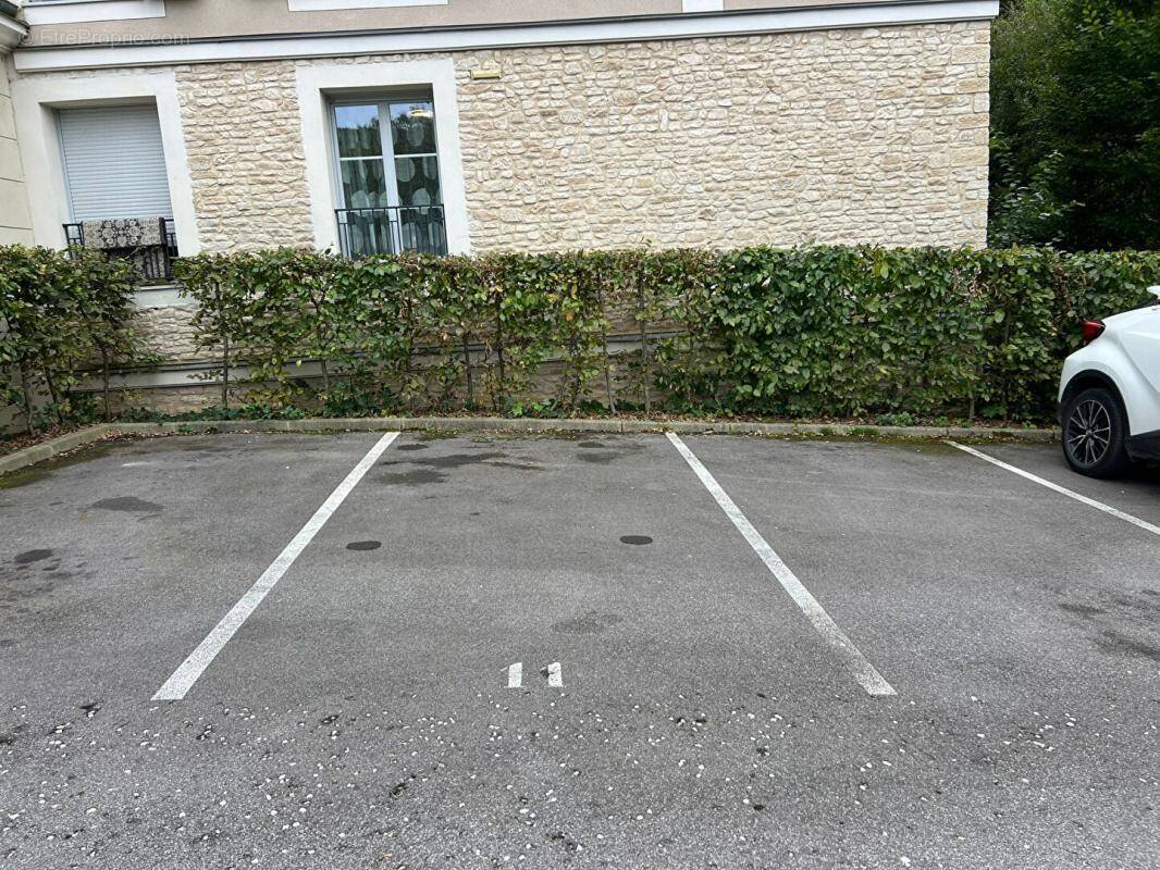 Parking à BIEVRES
