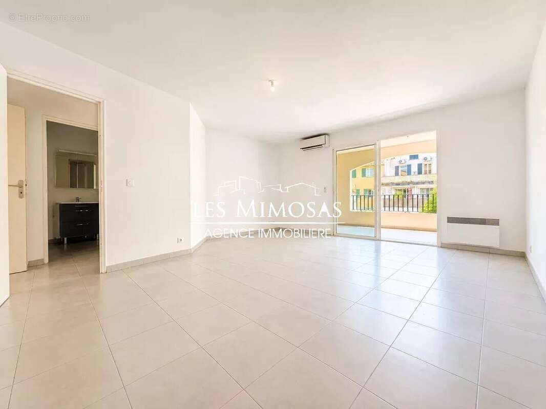 Appartement à ROQUEBRUNE-SUR-ARGENS