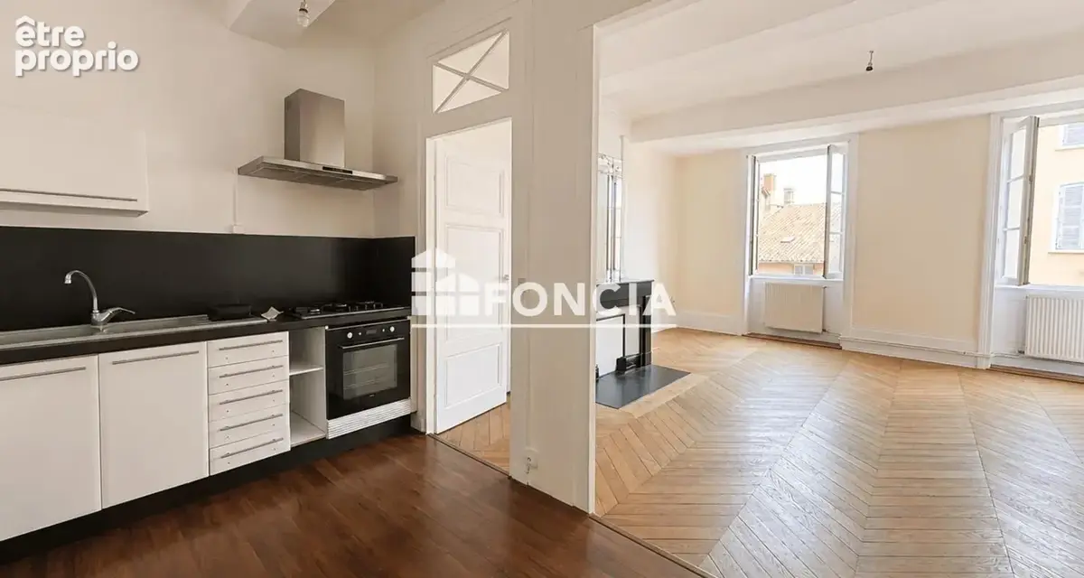À VENDRE - Rue Nationale- Appartement de caractère- 115m2 - photo 2