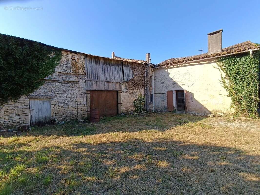 Maison à VILLEFAGNAN
