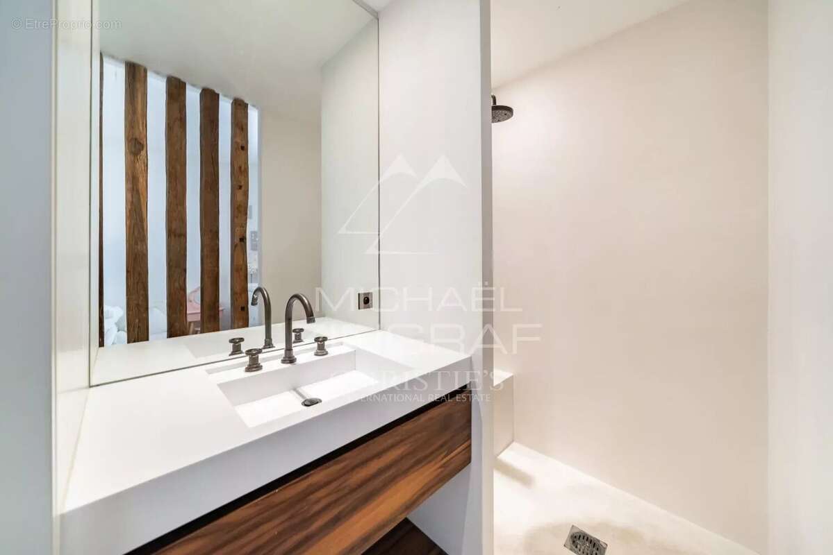 Cannes – Proche Croisette – Élégant rez-de-jardin avec piscine privative - photo 14