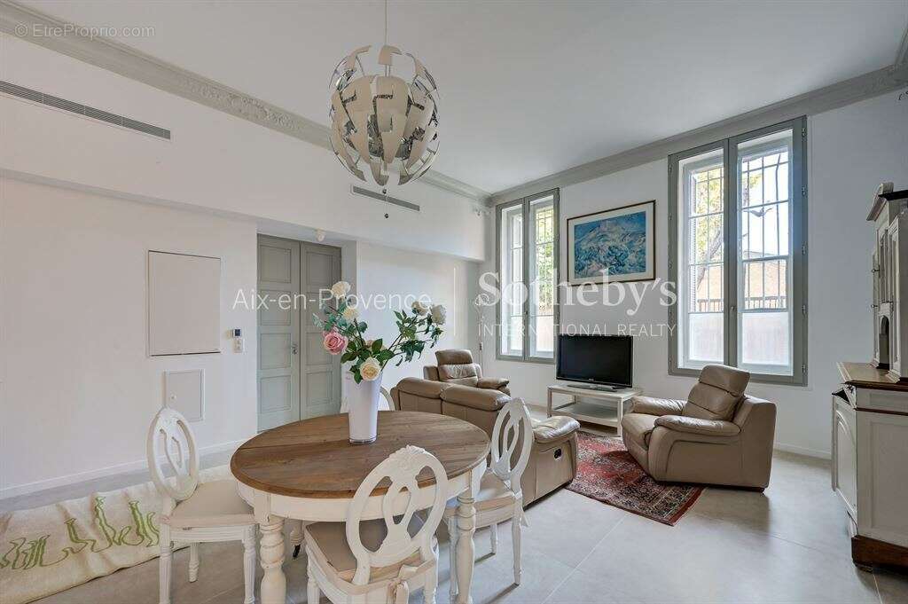 Duplex 175 m² en rez-de-chaussée avec jardin privatif – Quartier Mazarin, Aix-en-Provence - photo 12