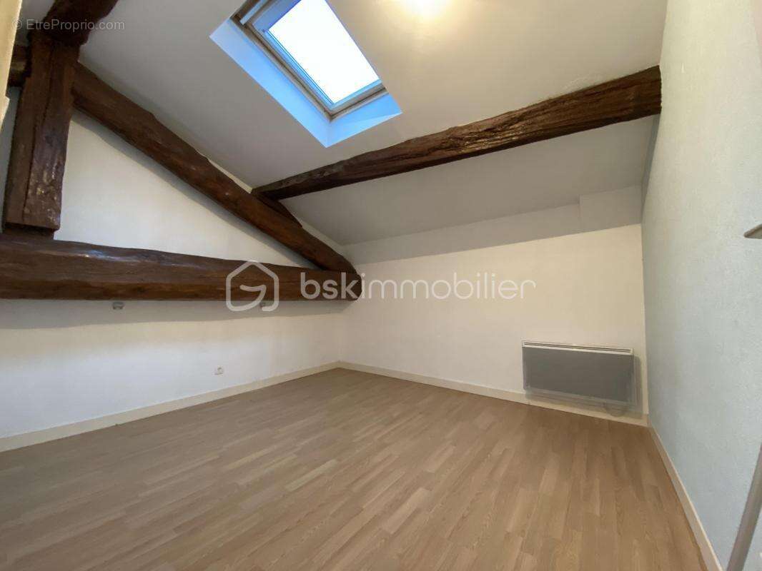 Appartement à SAINT-GENIS-LES-OLLIERES