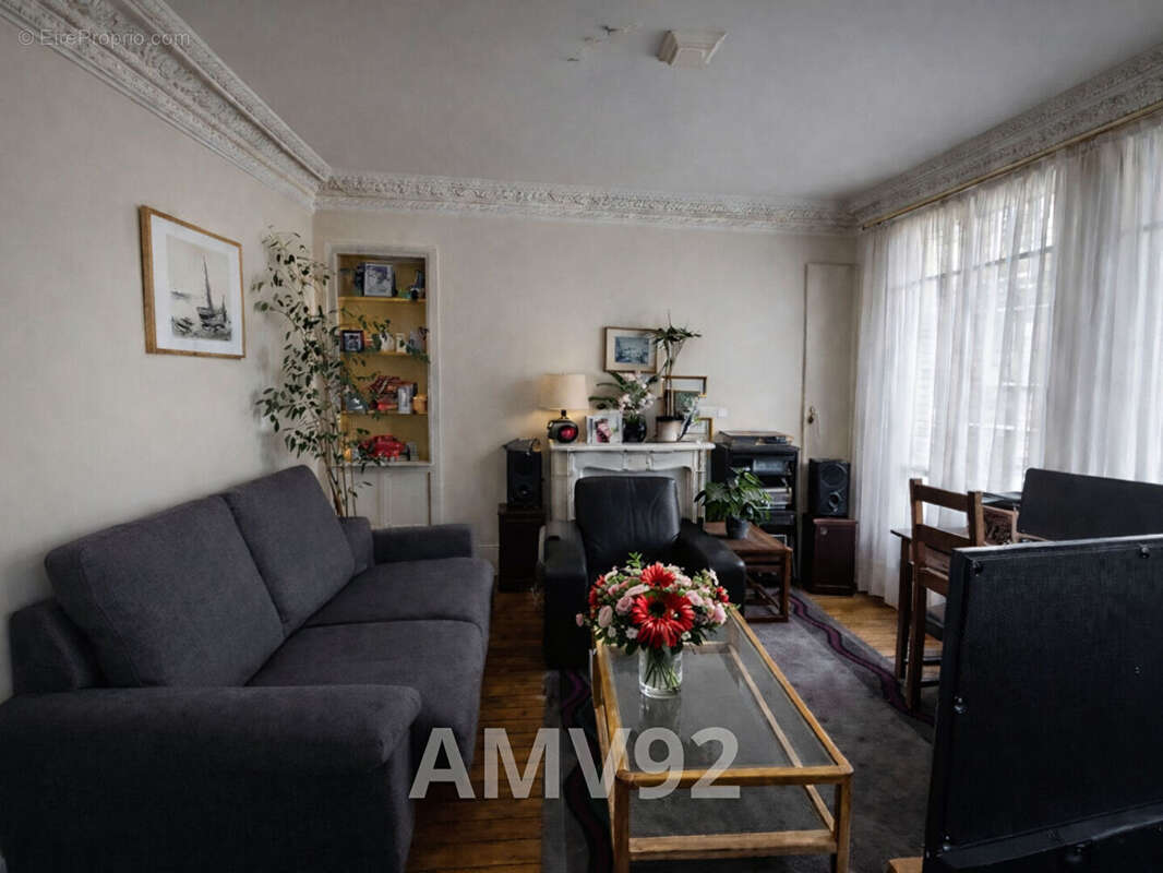 Appartement à COURBEVOIE