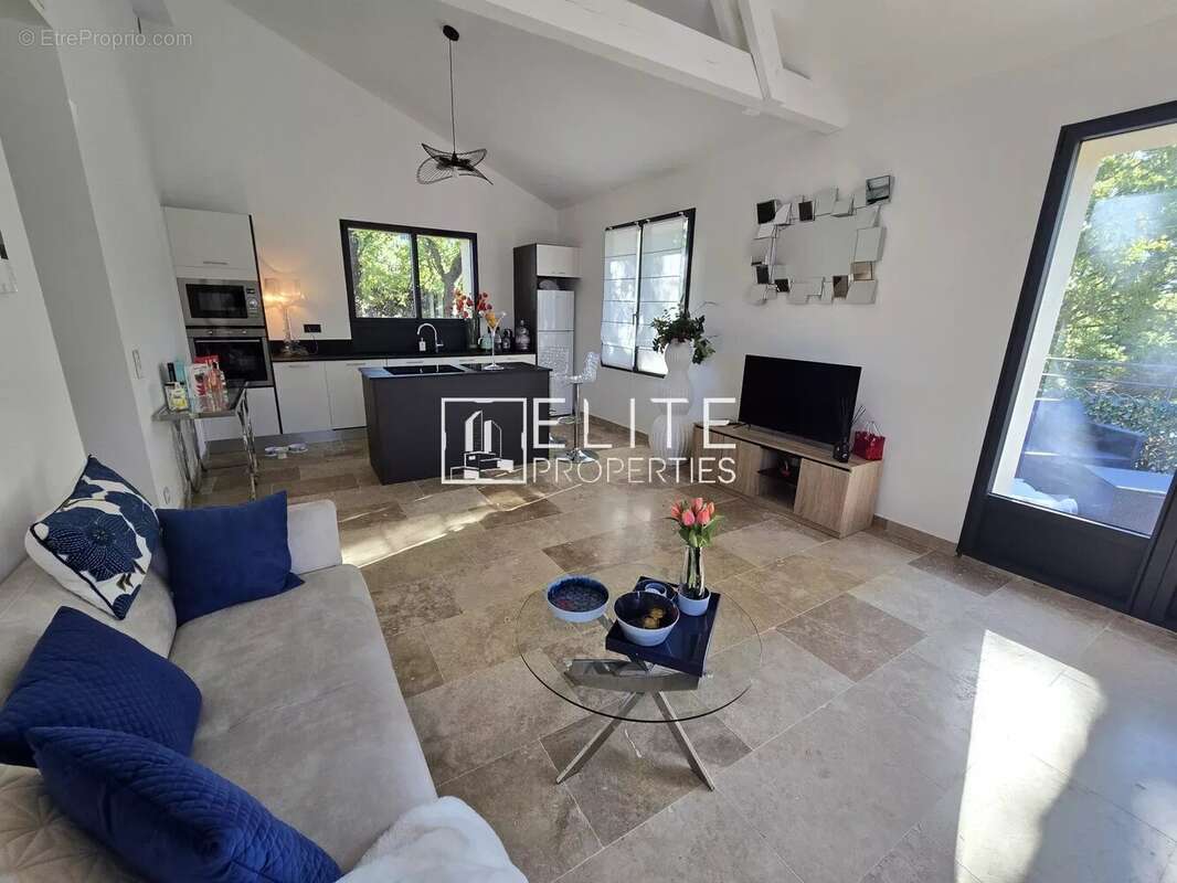 Appartement à MOUGINS