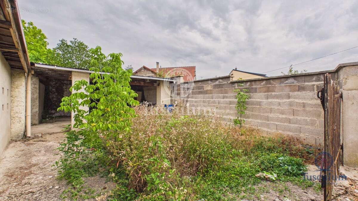 Maison divisée en deux appartements - photo 9