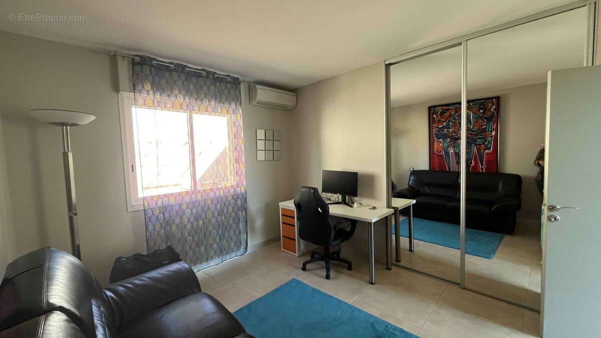 Maison à SAINT-MARCEL-DE-CAREIRET