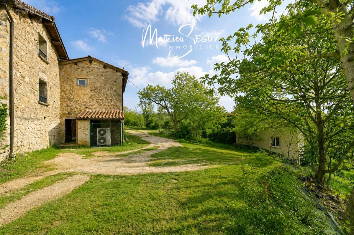 Maison ancienne plein de charme et dépendance en campagne - photo 2