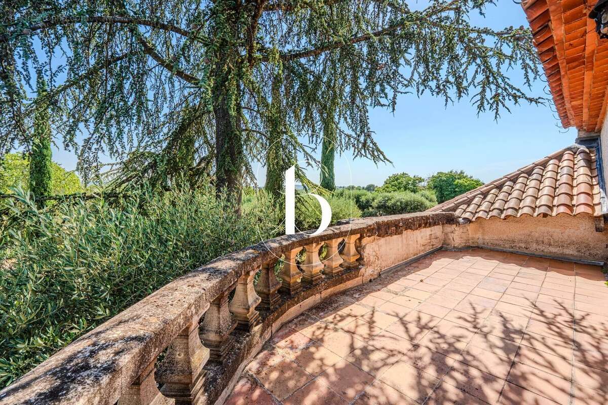 UZÈS  Propriété de caractère aux volumes spectaculaires, jardin paysager et piscine - photo 31