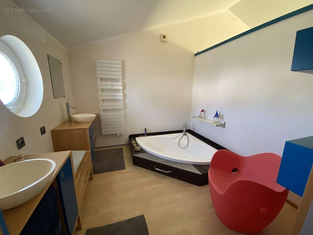 Maison 135 m² à Vaire  - photo 8