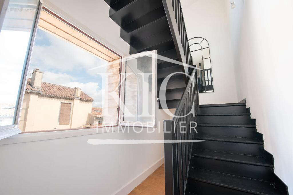 CARCASSONNE CENTRE-VILLE - Superbe T3 Duplex de 85 m2 avec vue sur la Cité - photo 9