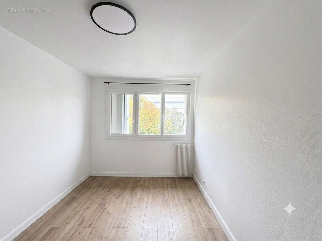 Appartement De 78,40m2 Rénové Avec Jardin, Proche Lycée International Et Collège Des Hauts Grillets - photo 5