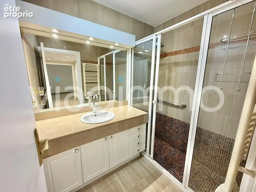 Appartement 2 pièces, Cannes basse Californie en rez-de-jardin avec véranda - photo 9