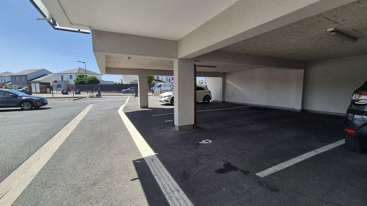 Yutz Aéroparc   Appartement 48 m2 rénové avec jardin privatif de 98 m2 et parking - photo 15