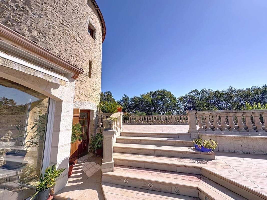 Photo 2 - Maison à COURRENSAN