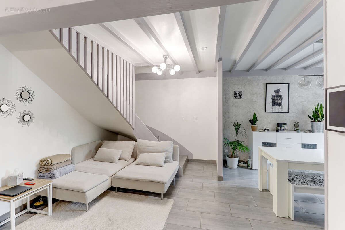 Maison à LA ROCHE-BLANCHE