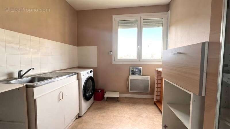 Dpt Finistère (29), A vendre QUIMPER Ouest, Appartement dernier étage de type 2 de 49 m² habitable avec  balcon - Cave - photo 6