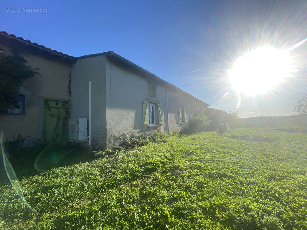 Corps de ferme avec dépendances et vue Pyrénées - photo 2