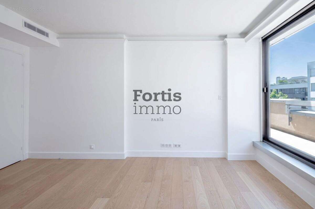 Appartement à PARIS-8E