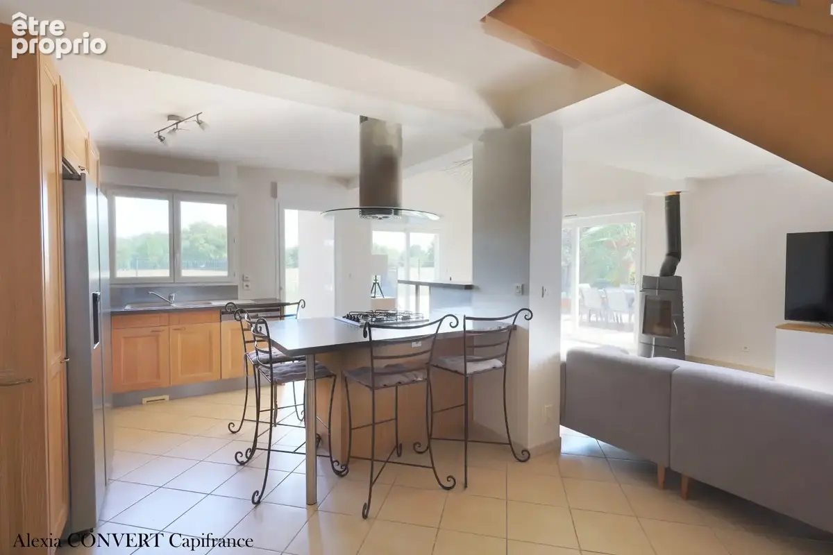 Maison familiale 5 pièces 135m² + terrain 1200m² CURTAFOND - photo 5