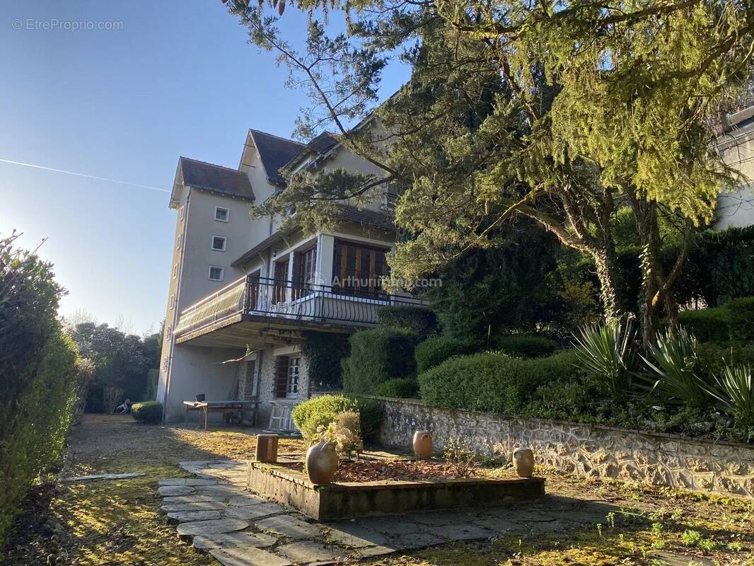 Maison à LA CHARTRE-SUR-LE-LOIR