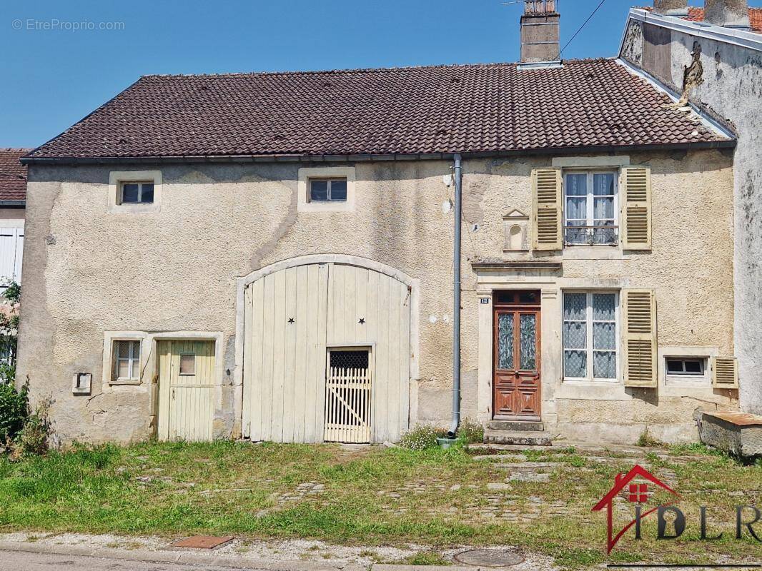 Maison à TERRE-NATALE